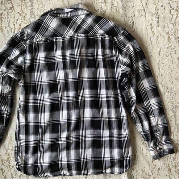 Levi’s Buffalo Check Plaid Button Down - Picture 7 of 8